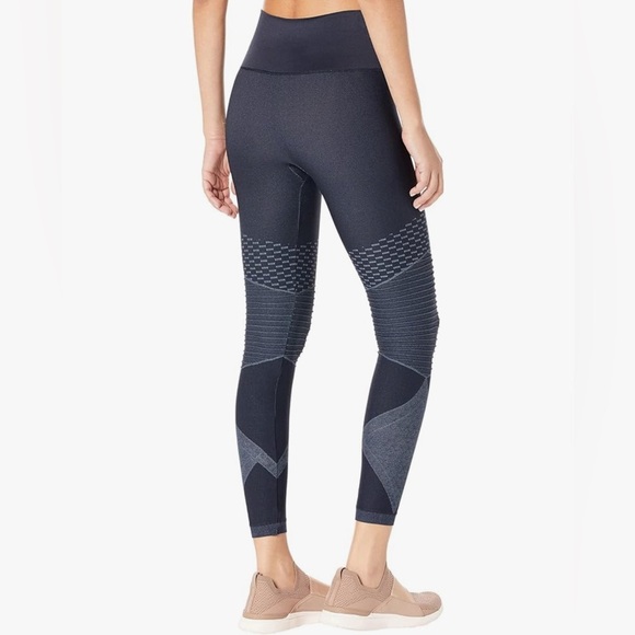 Spanx Look at Me Now Seamless Leggings in Blue Size Large - Picture 2 of 11